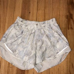 NWOT lululemon shorts! Hotty hot shorts